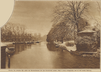 870290 Gezicht over de Leidsche Rijn te Utrecht, in een besneeuwde omgeving, met rechts Park Oog in Al.